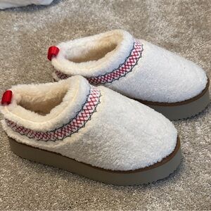 Cozy White Fleece Platform Slippers with Red Accents